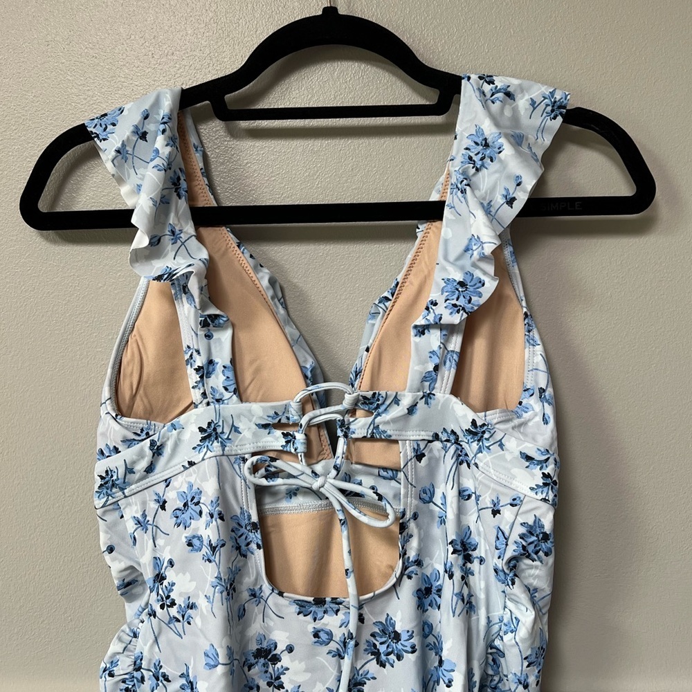 NWT A Pea In The Pod Ruffled Maternity One Piece Swimsuit - Picture 4 of 10